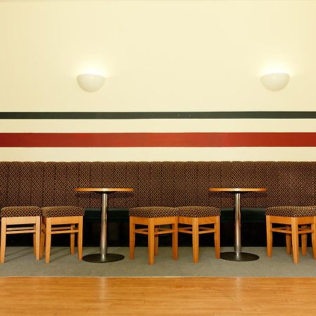 Evelyn Gardens Hostel Лондон Екстериор снимка