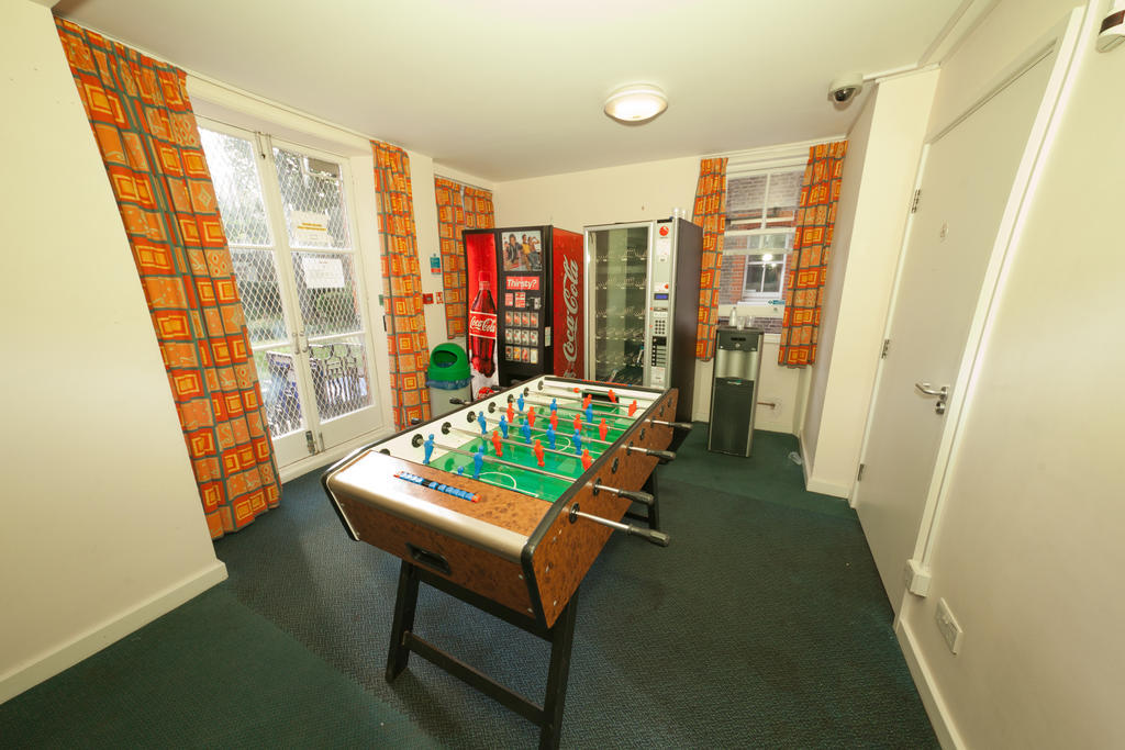 Evelyn Gardens Hostel Лондон Екстериор снимка