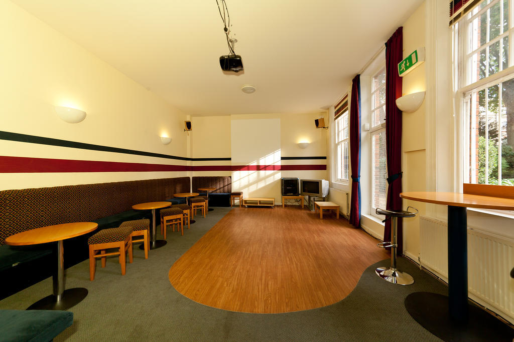 Evelyn Gardens Hostel Лондон Екстериор снимка