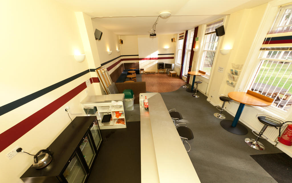 Evelyn Gardens Hostel Лондон Екстериор снимка