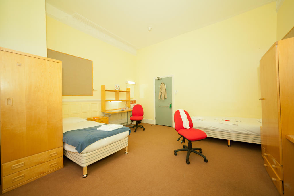 Evelyn Gardens Hostel Лондон Стая снимка