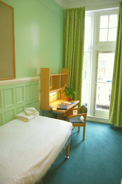 Evelyn Gardens Hostel Лондон Стая снимка