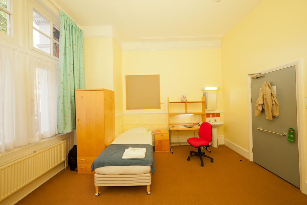Evelyn Gardens Hostel Лондон Стая снимка